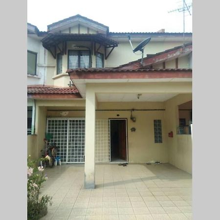 Orked Aeridina Homestay Puchong Exterior foto